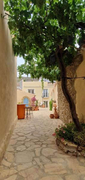El Jardin Secreto, Oria